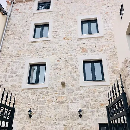 Kata Apartment *